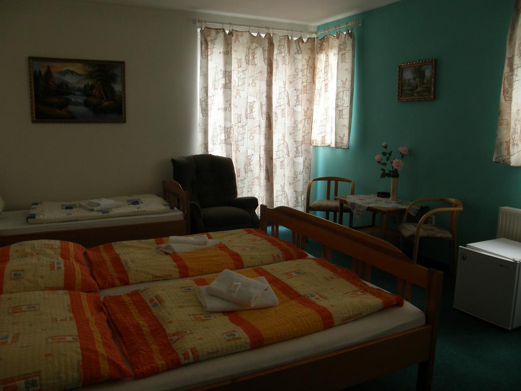 Hotel Filip Ceske Budejovice Quarto foto
