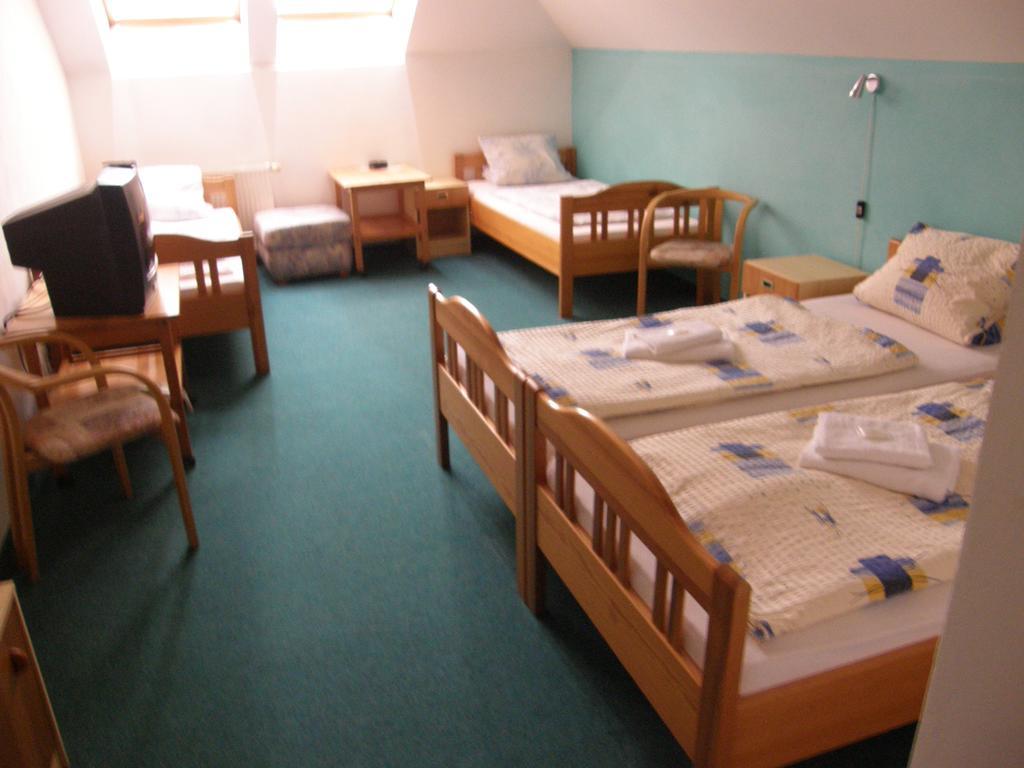 Hotel Filip Ceske Budejovice Quarto foto
